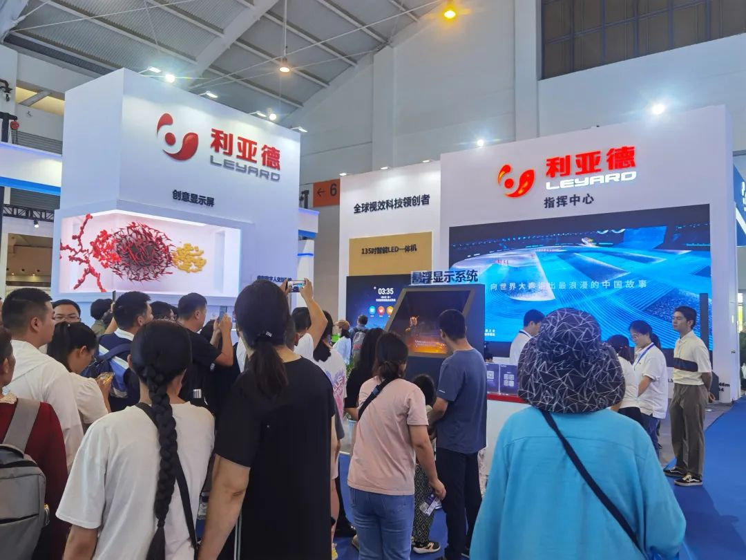 惊艳亮相南博会 | mg冰球突破打造视觉盛宴