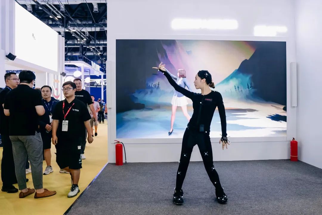 “AI+智能显示”引领将来 mg冰球突破新品InfoComm展大放异彩