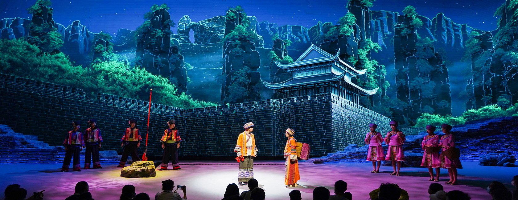 张家界大庸古城大型室虚实境演绎《遇见大庸》