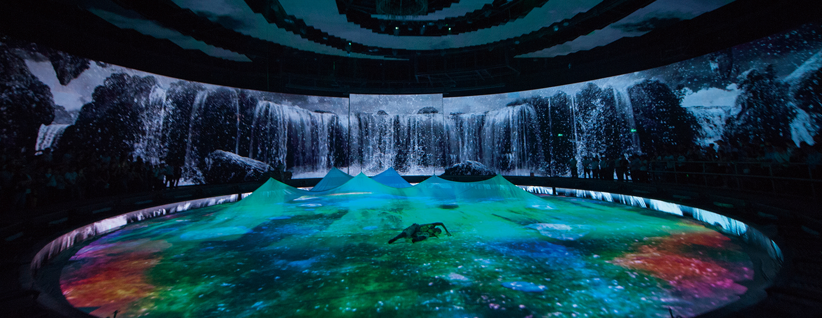 大型新媒体空间履历秀《天酿》