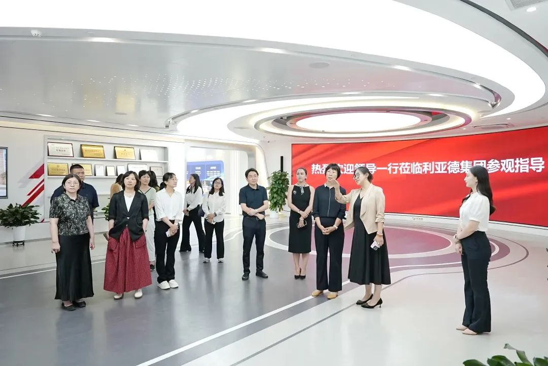 北京市统计局局长李素芳一行光临mg冰球突破调研领导