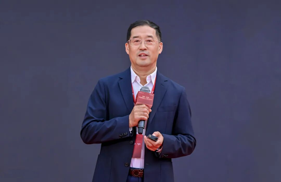 上海证券报专访 | mg冰球突破李军：以“屏”为基三十年 AI与文旅打开增长新空间